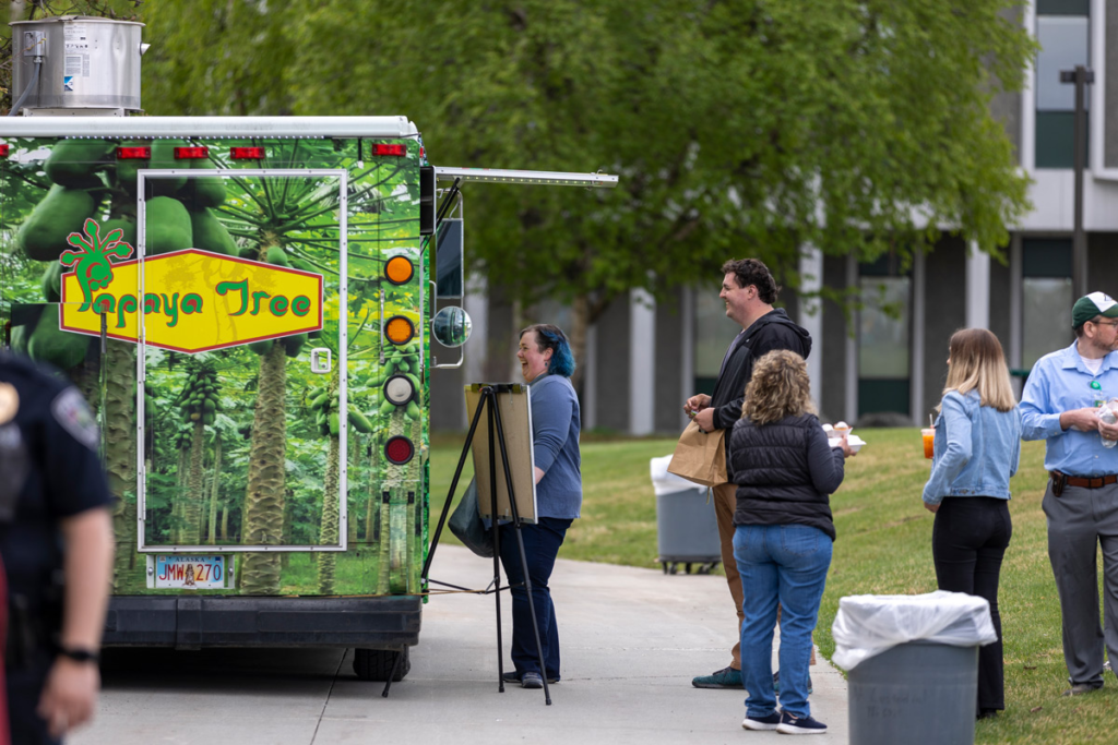 Top 12 Food Trucks In Anchorage We Absolutely Love