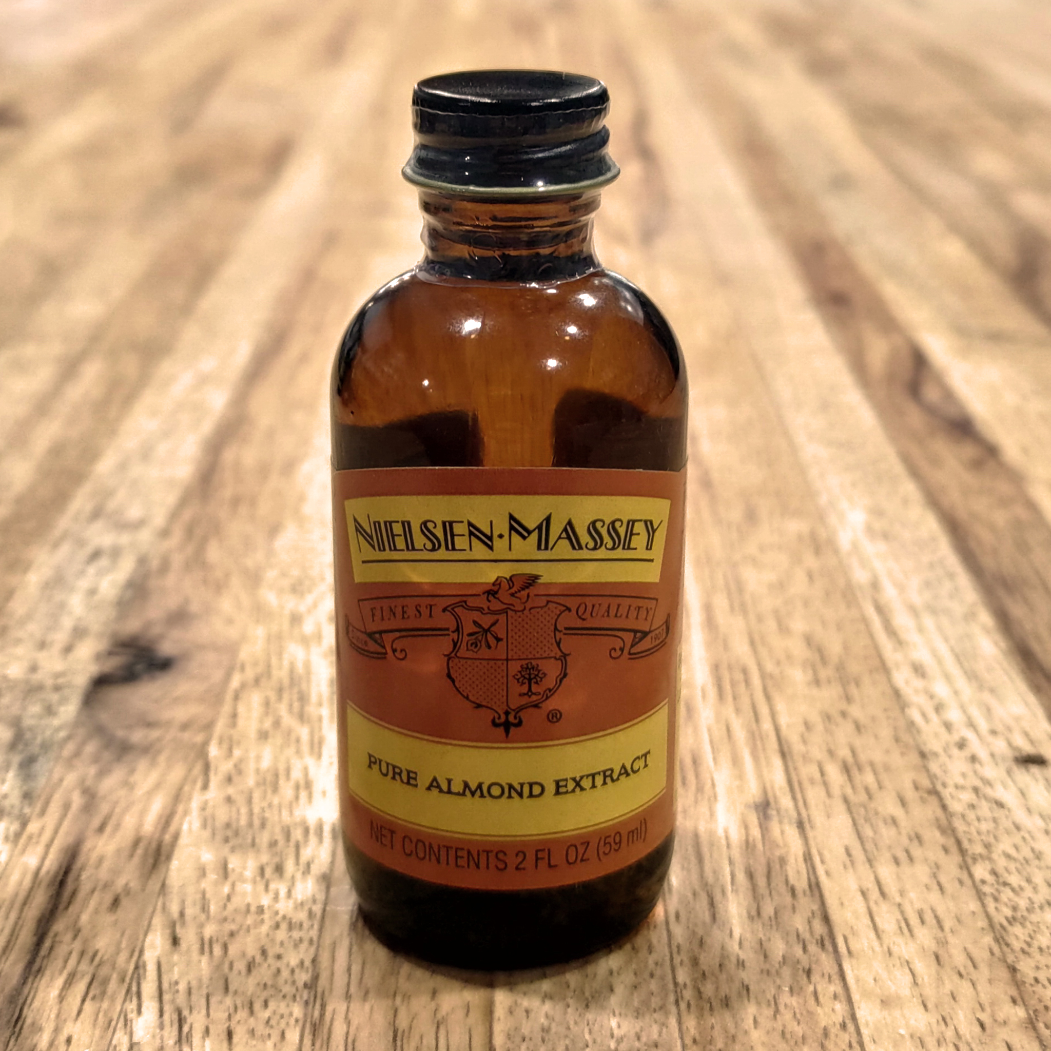 Almond Extract 4FL OZ Apple Valley Creamery