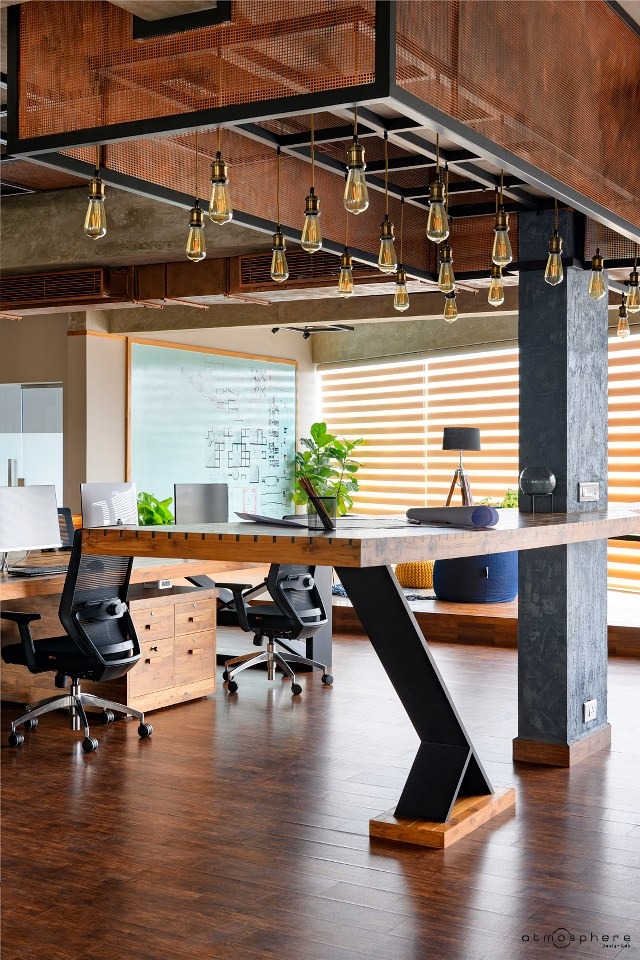 Solving the Work Space Requirements in the Office in an Innovative Way