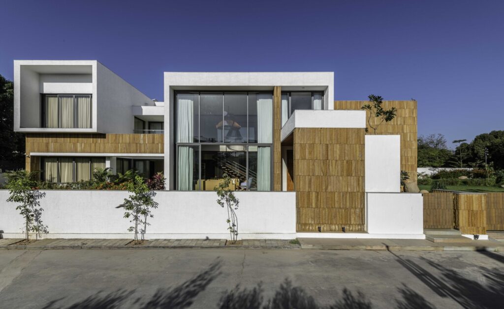 Casa Bianca A Residence Which Emphasizes a Harmonious