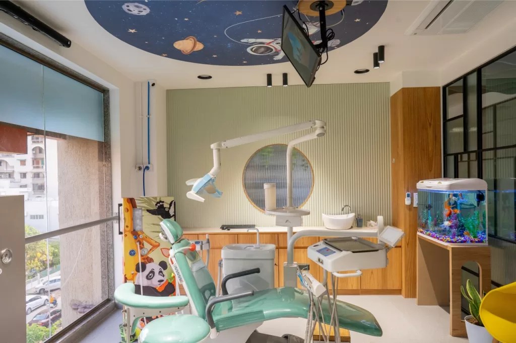 A Children's Dental Clinic Filled With Colors, Play and Learn Aakar