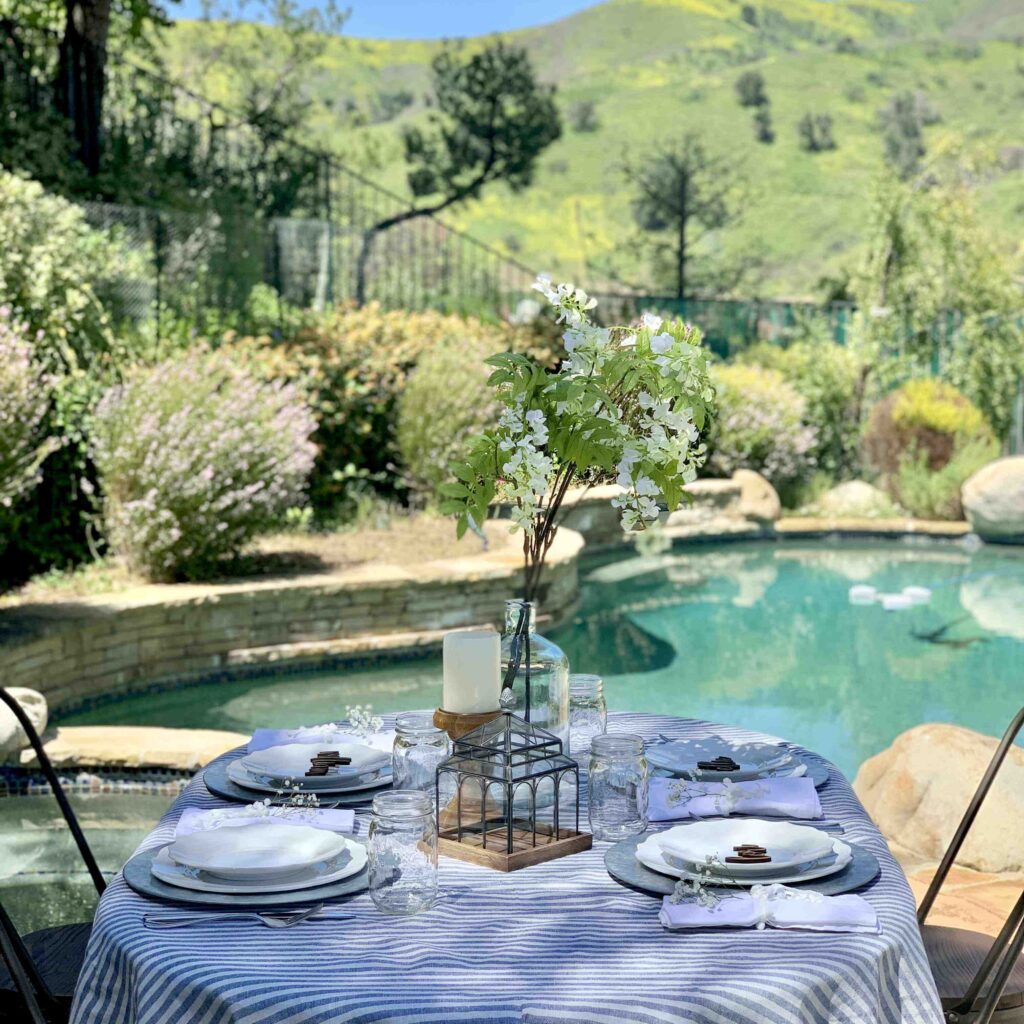 How to Set Up Outdoor Dining Space Creatively