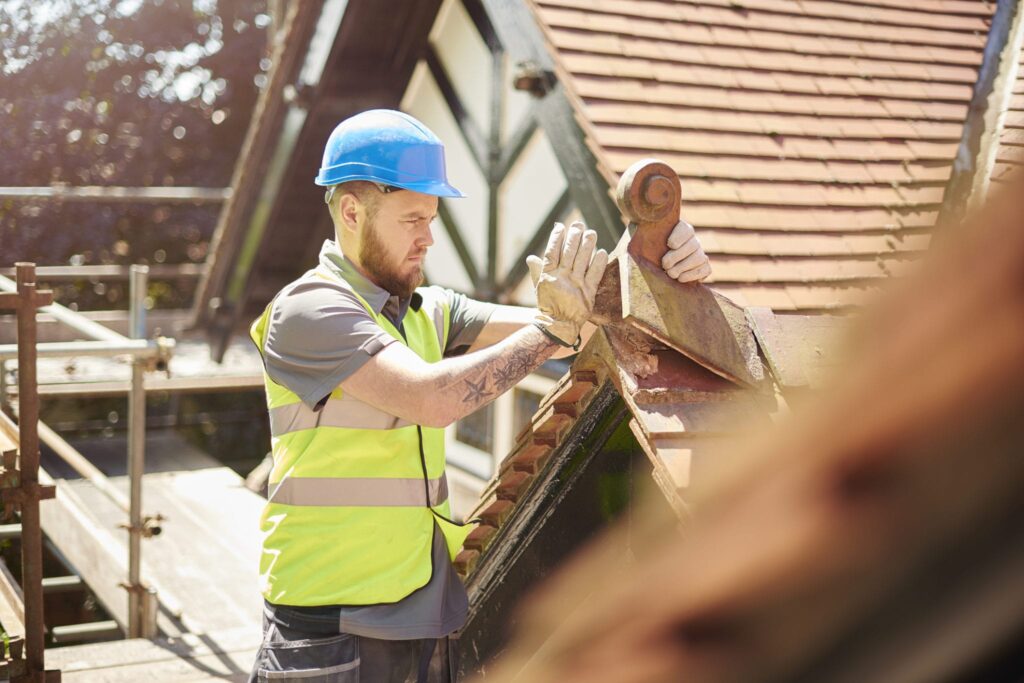 How to Choose the Right Roofing Contractor