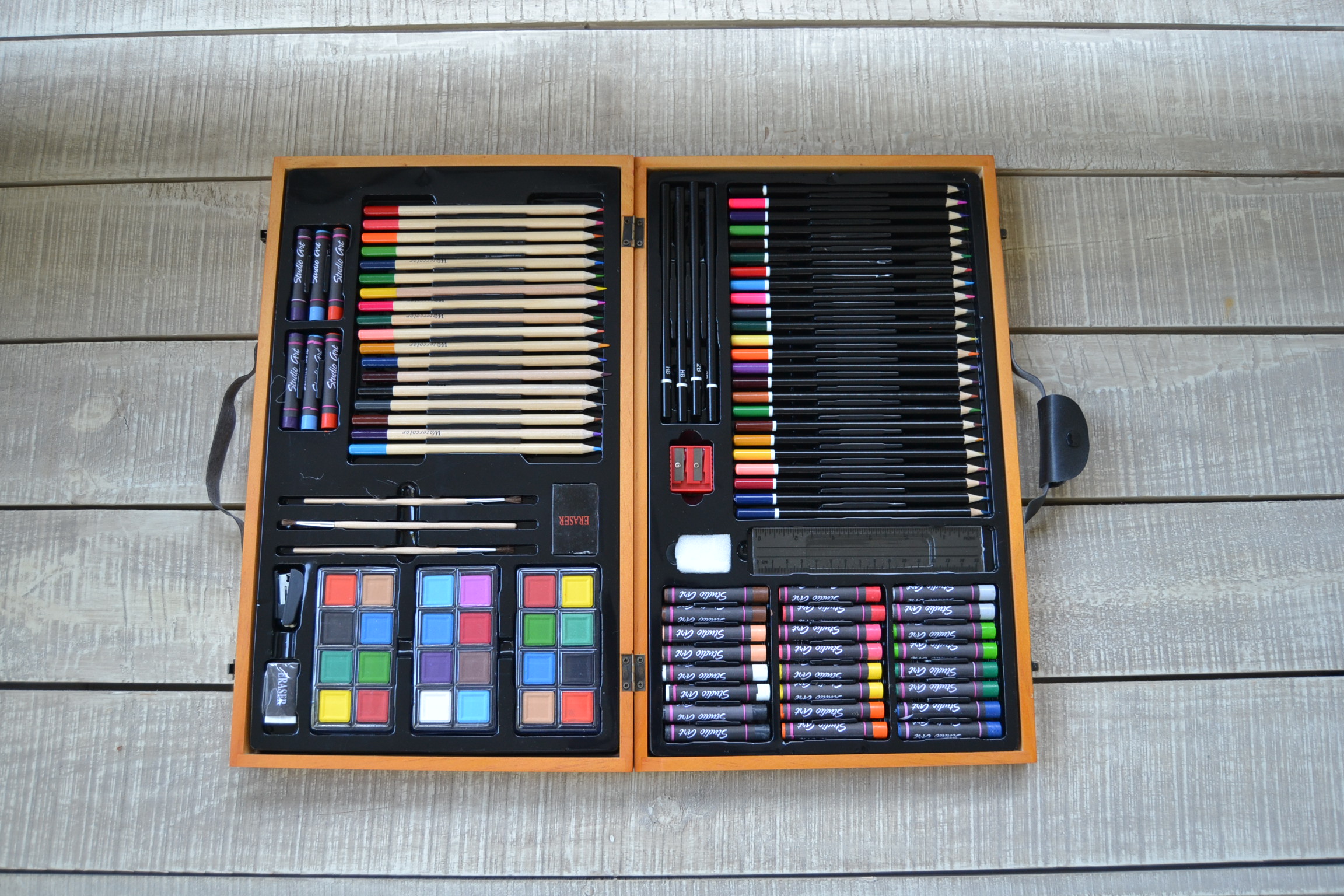 art colouring set in wooden box, branded pens and pencils Arco Baleno