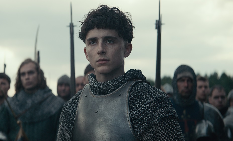 Film Review The King is exhaustingly long but has moments of medieval greatness The AU Review