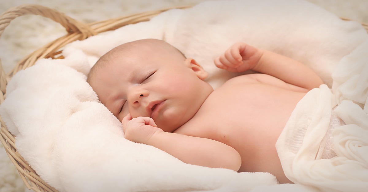 8 Tips WHERE TO PUT NEWBORN DURING THE DAY thebabiespace