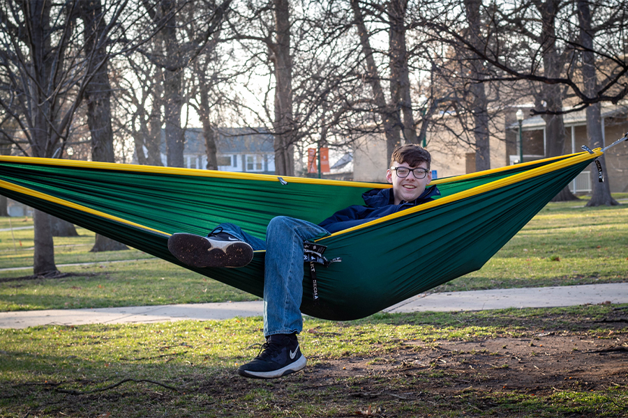 Students create hammocking club to destress and enjoy the outdoors