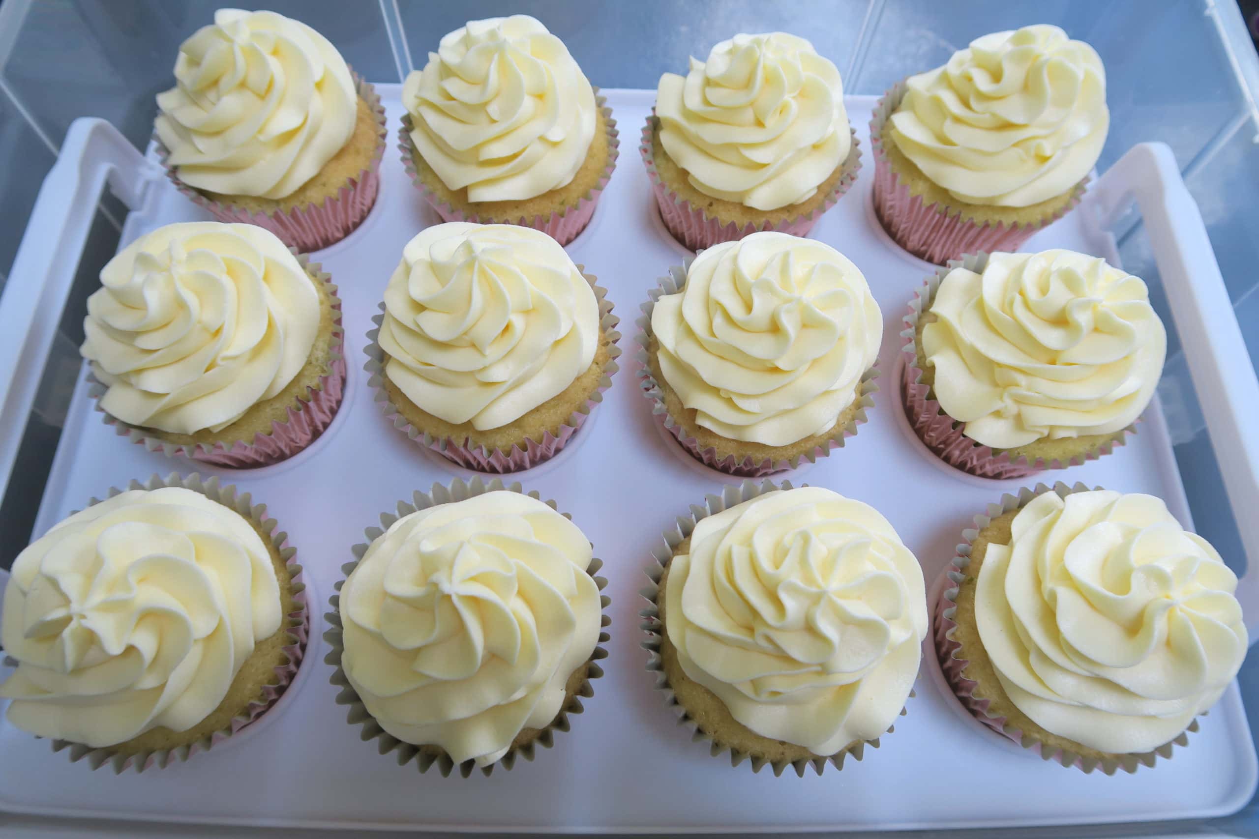 Passion Fruit Martini Cupcakes The Baking Explorer