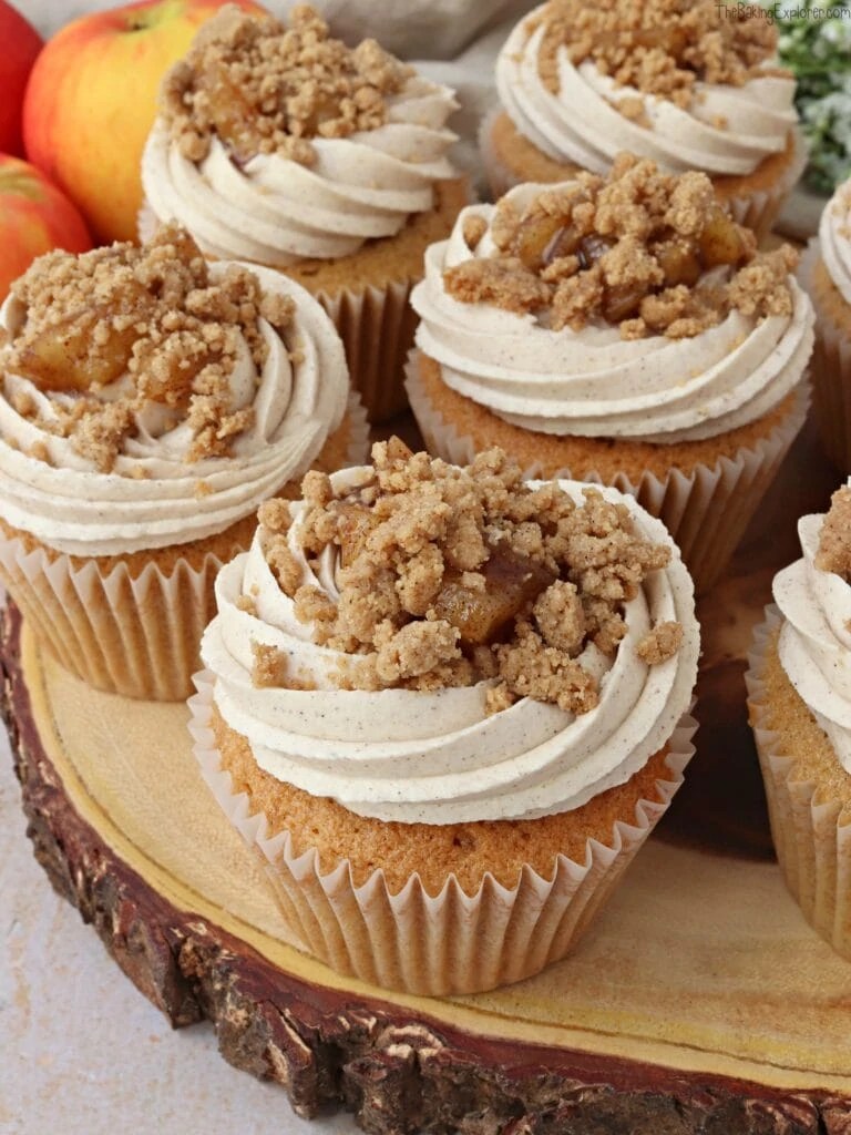 Apple Crumble Cupcakes The Baking Explorer