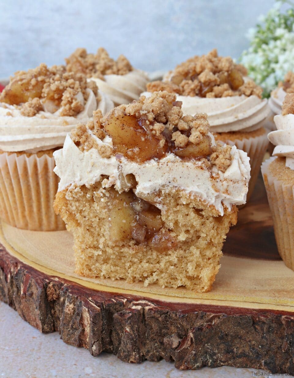 Apple Crumble Cupcakes The Baking Explorer