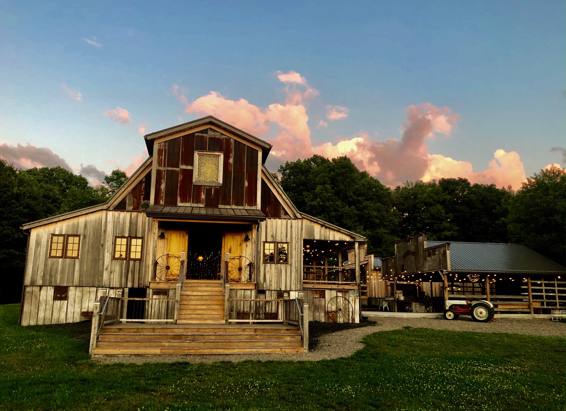 Exterior Photos The Barn on Unity Farm