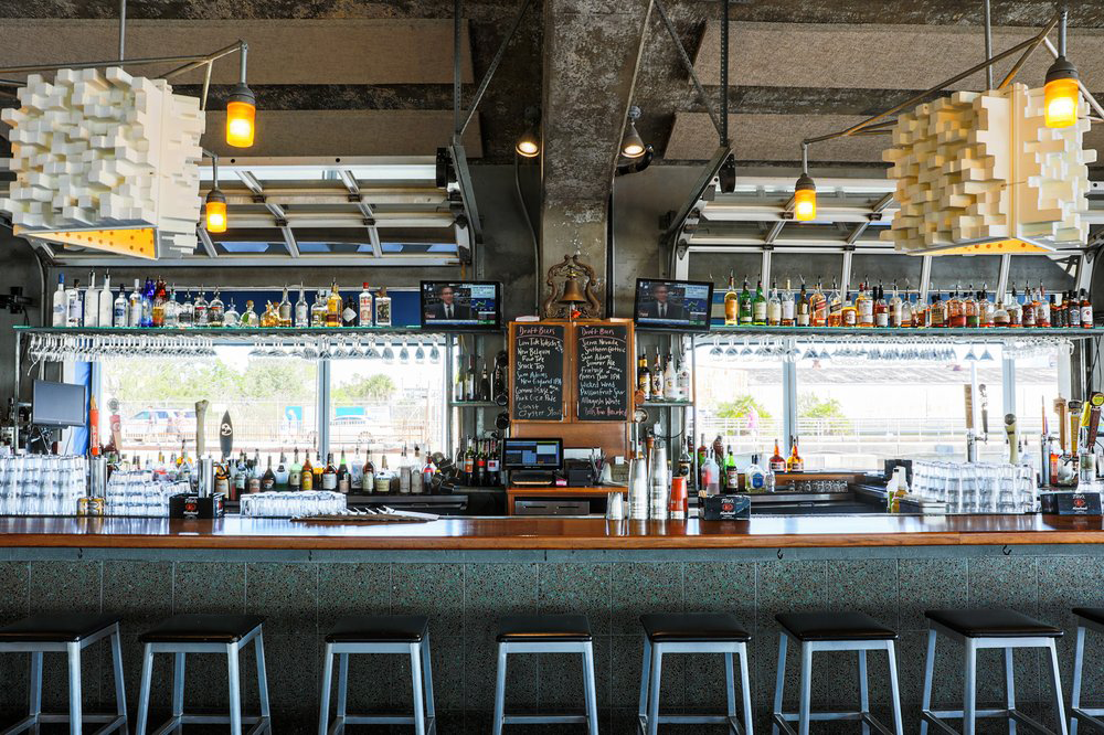 The 14 Best Happy Hours in Downtown Charleston