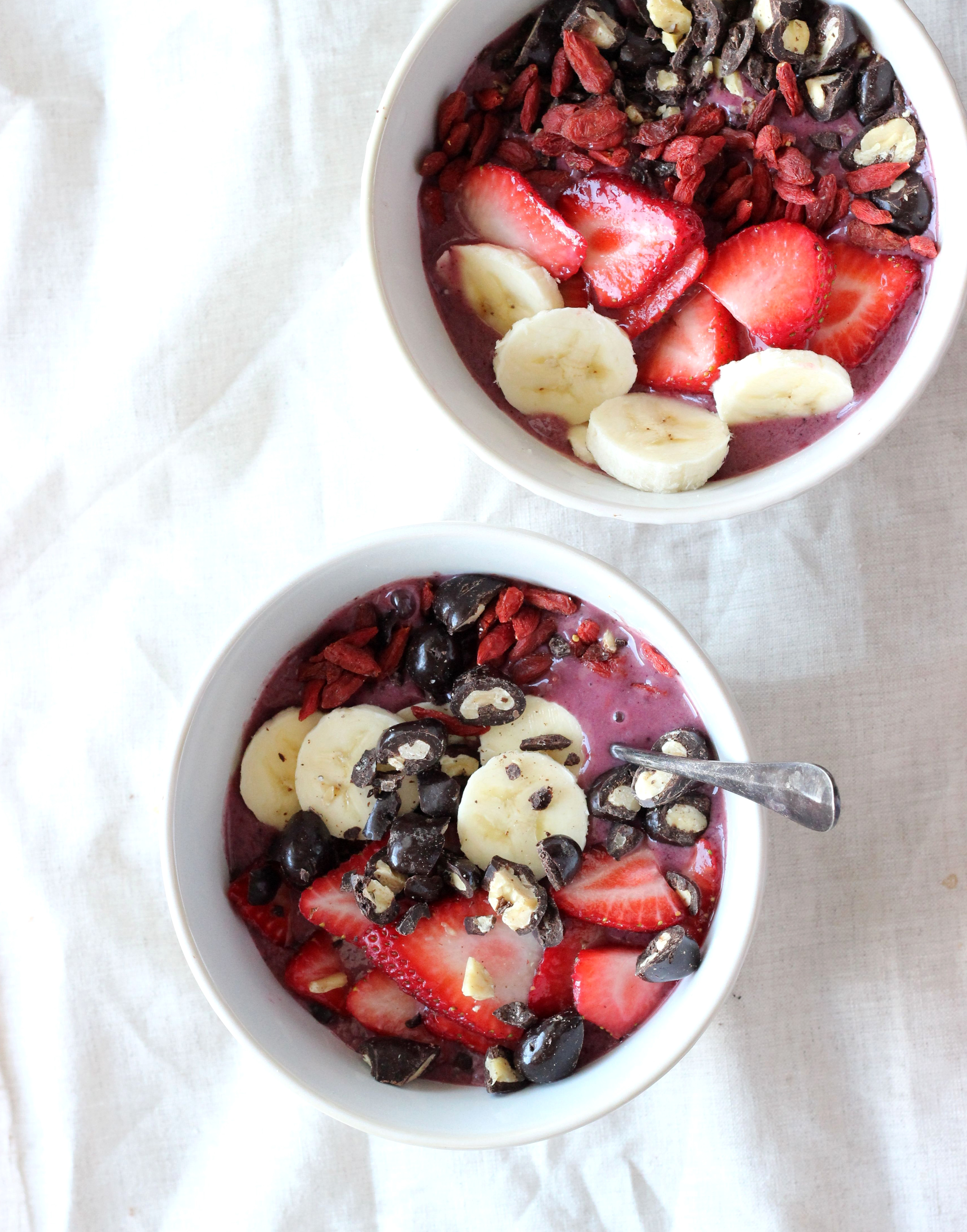 Strawberry Chocolate Almond Acai Bowls The Bay Leaf Kitchen