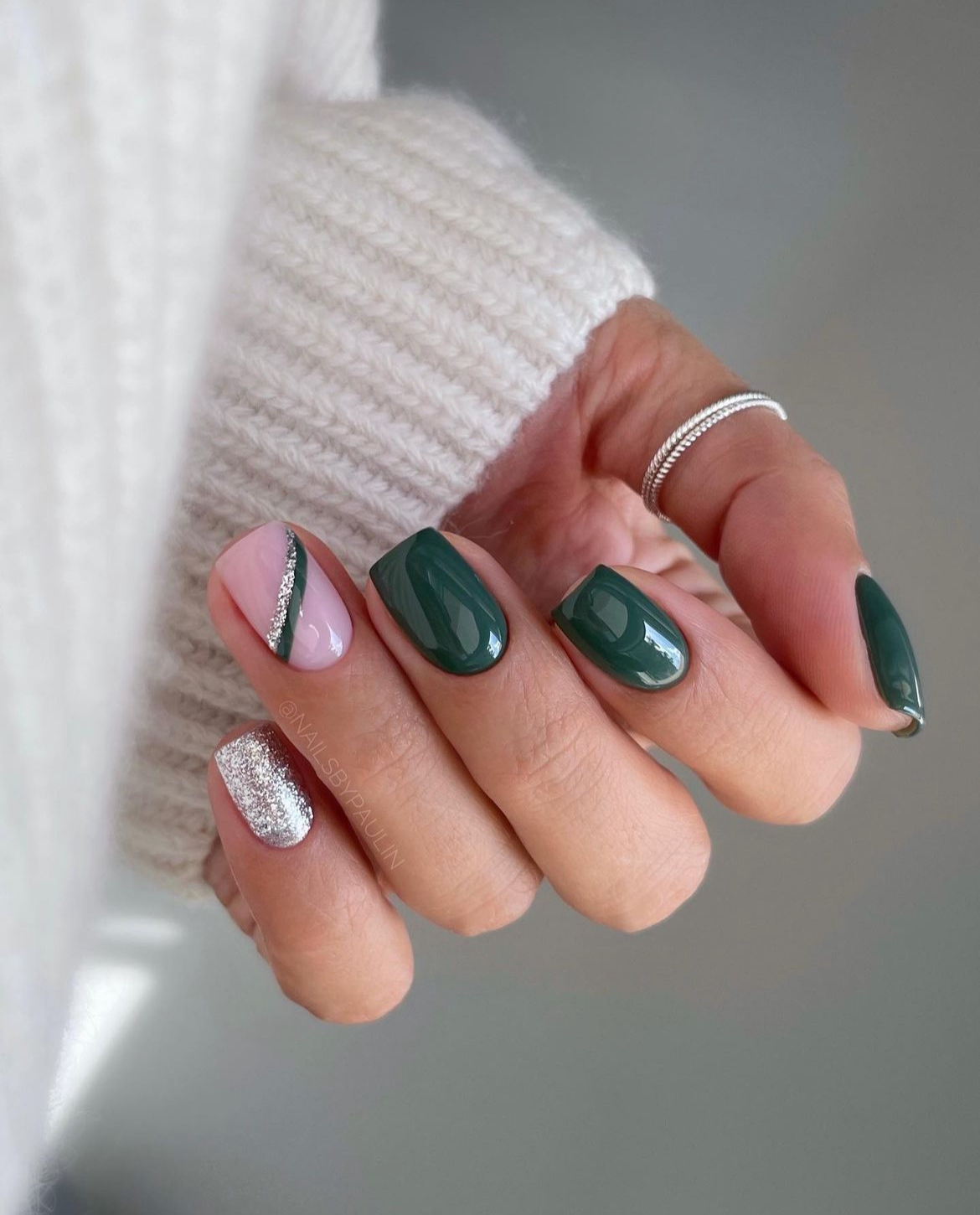 30+ Christmas Nails Simple Designs to Try This Holiday Season The