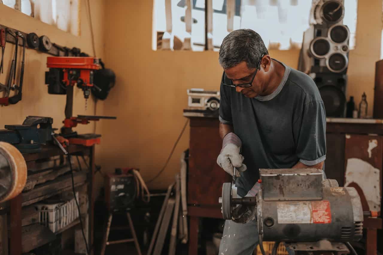 How To Change The Wheel on a Bench Grinder - The Best Power Toolz