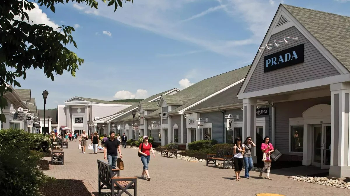 Woodbury Common Premium Outlets what to expect, tickets, prices