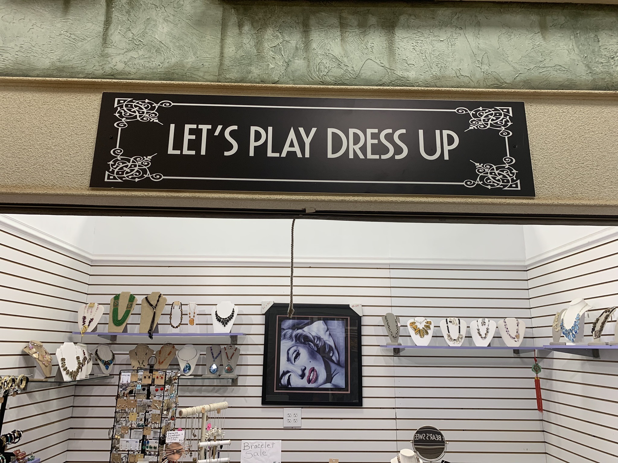 Let's Play Dress Up The Big Apple Shopping Bazaar