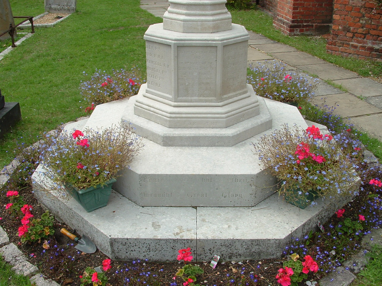 Littleton War Memorial With the British Army in Flanders & France