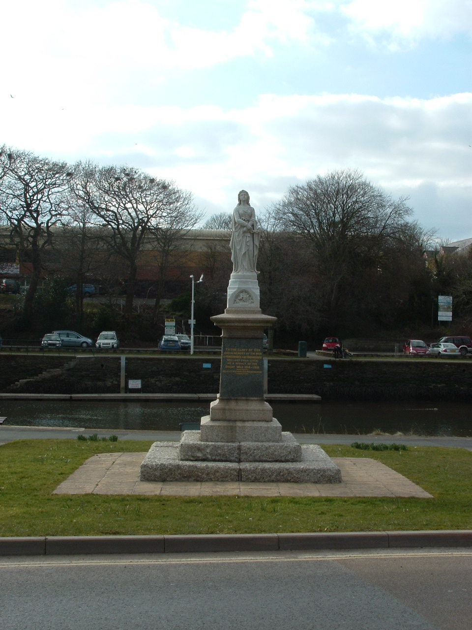 Kingsbridge St. Edmund’s Church & War Memorial With the British