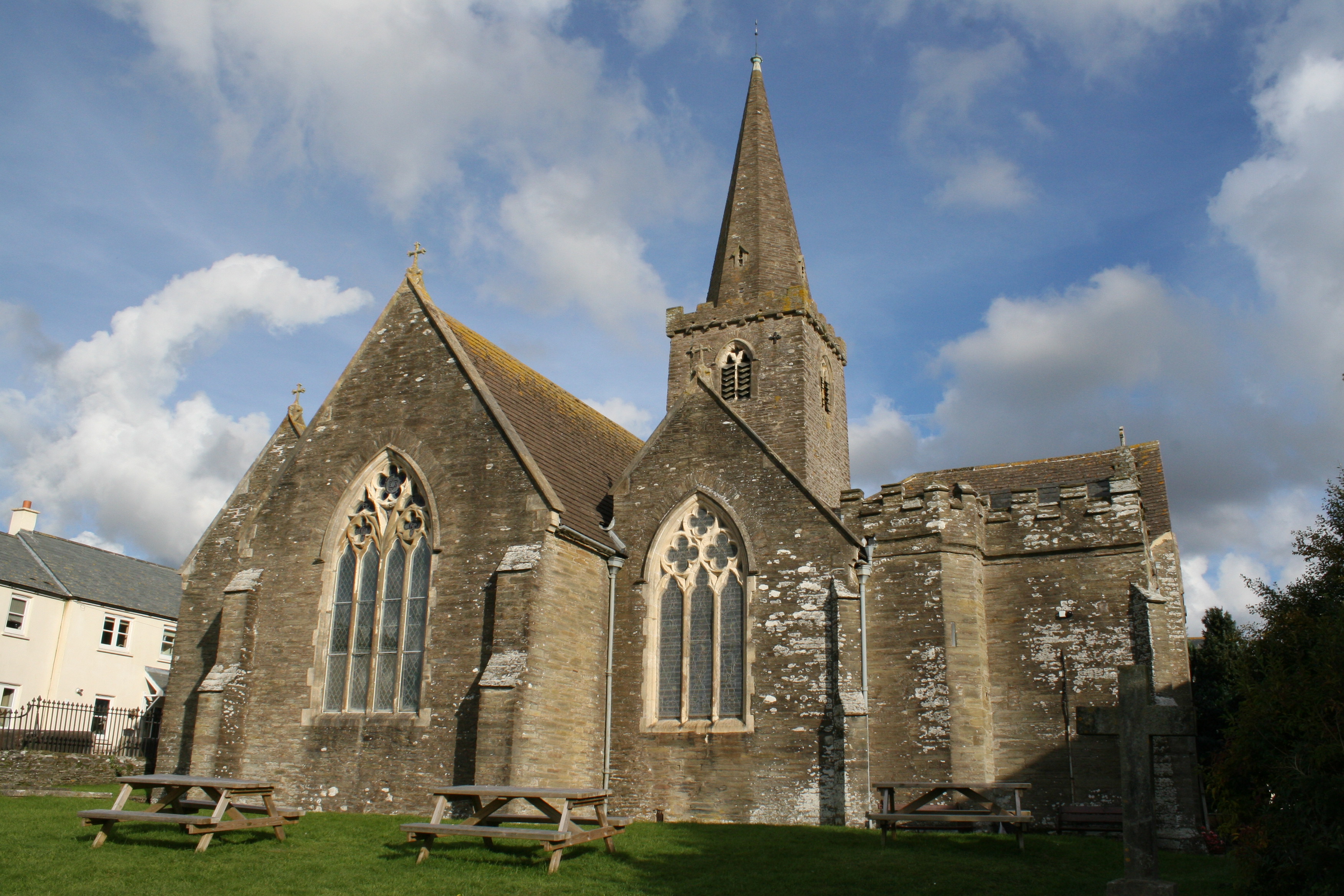 Kingsbridge St. Edmund’s Church & War Memorial With the British