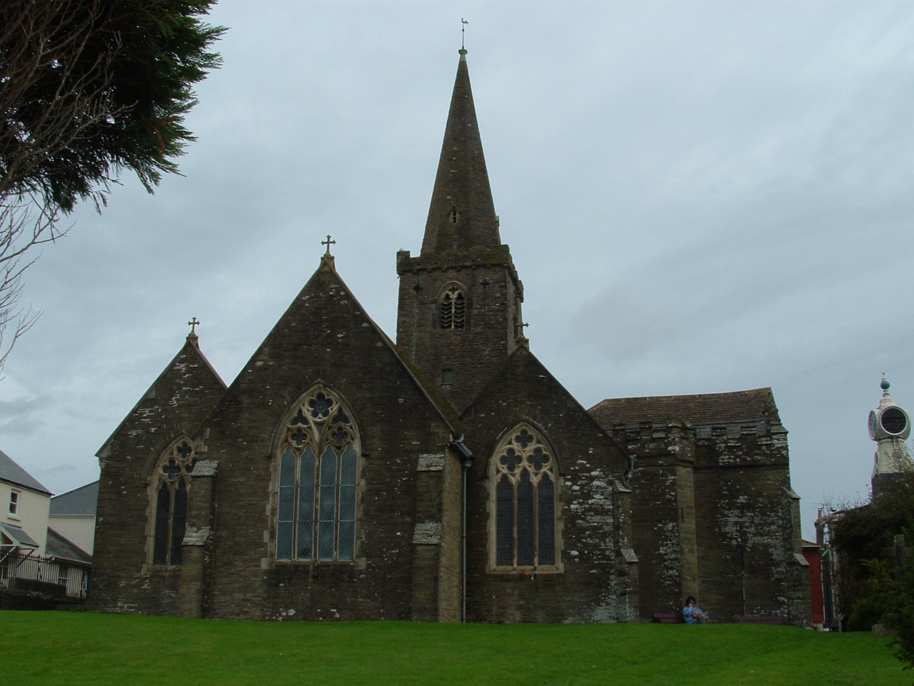 Kingsbridge St. Edmund’s Church & War Memorial With the British
