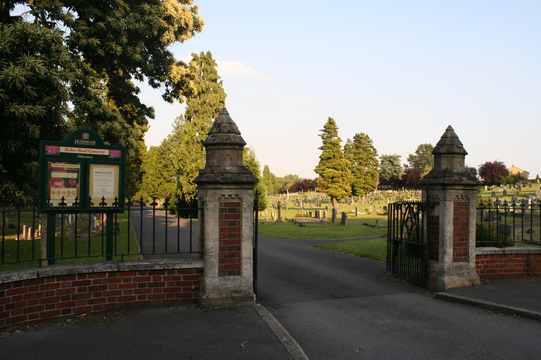 Aldershot Redan Road Cemetery With the British Army in Flanders