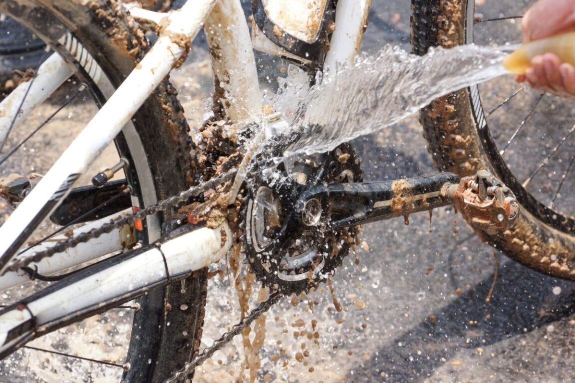 How to Clean Bike Drivetrain? The Big Ride Guide