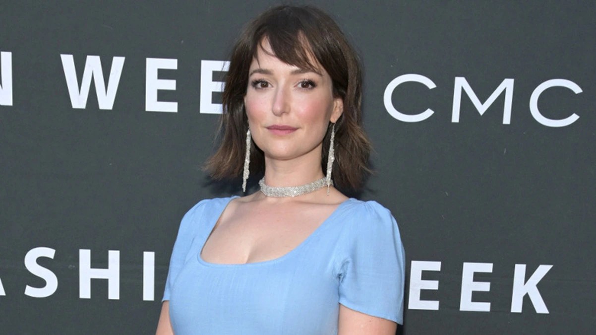 Milana Vayntrub At&t, Bio, Age, Height, Husband, Movies, Net Worth