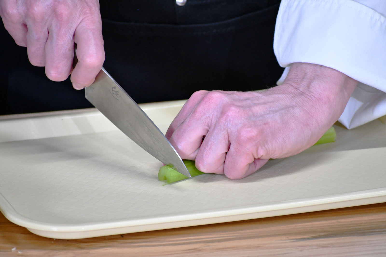 Cutting Safety: The Claw (method 3 of 3) - The Blind Kitchen