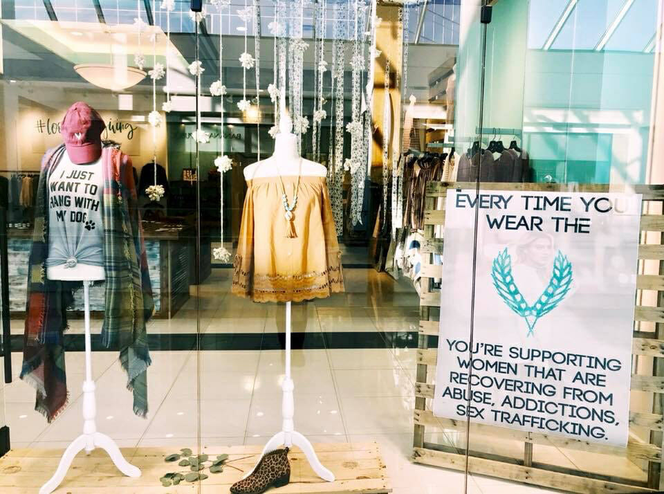 12 Window Display Ideas For Boutiques The Boutique Hub
