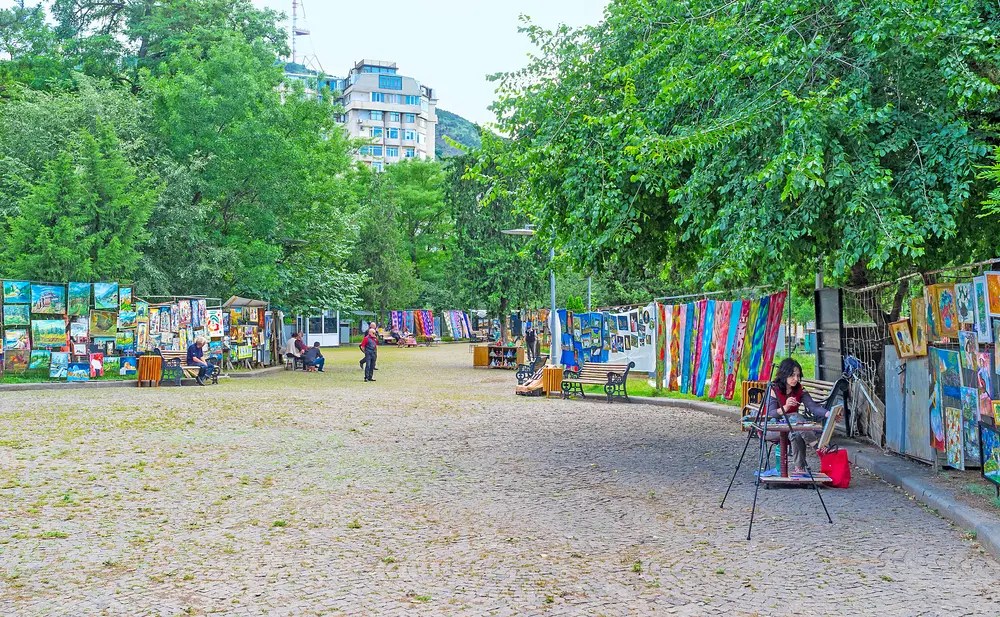Can You Have a Yard Sale at a Park? (Yes You Can But..)