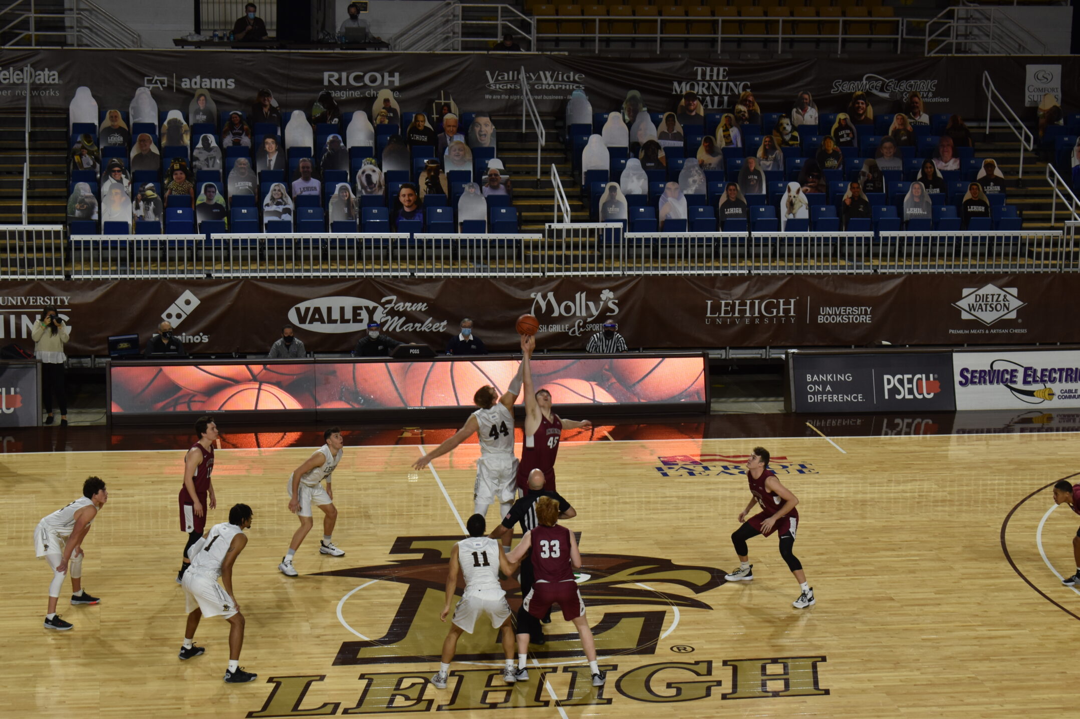 Men's basketball falls to Lafayette, splitting weekend seriesThe Brown