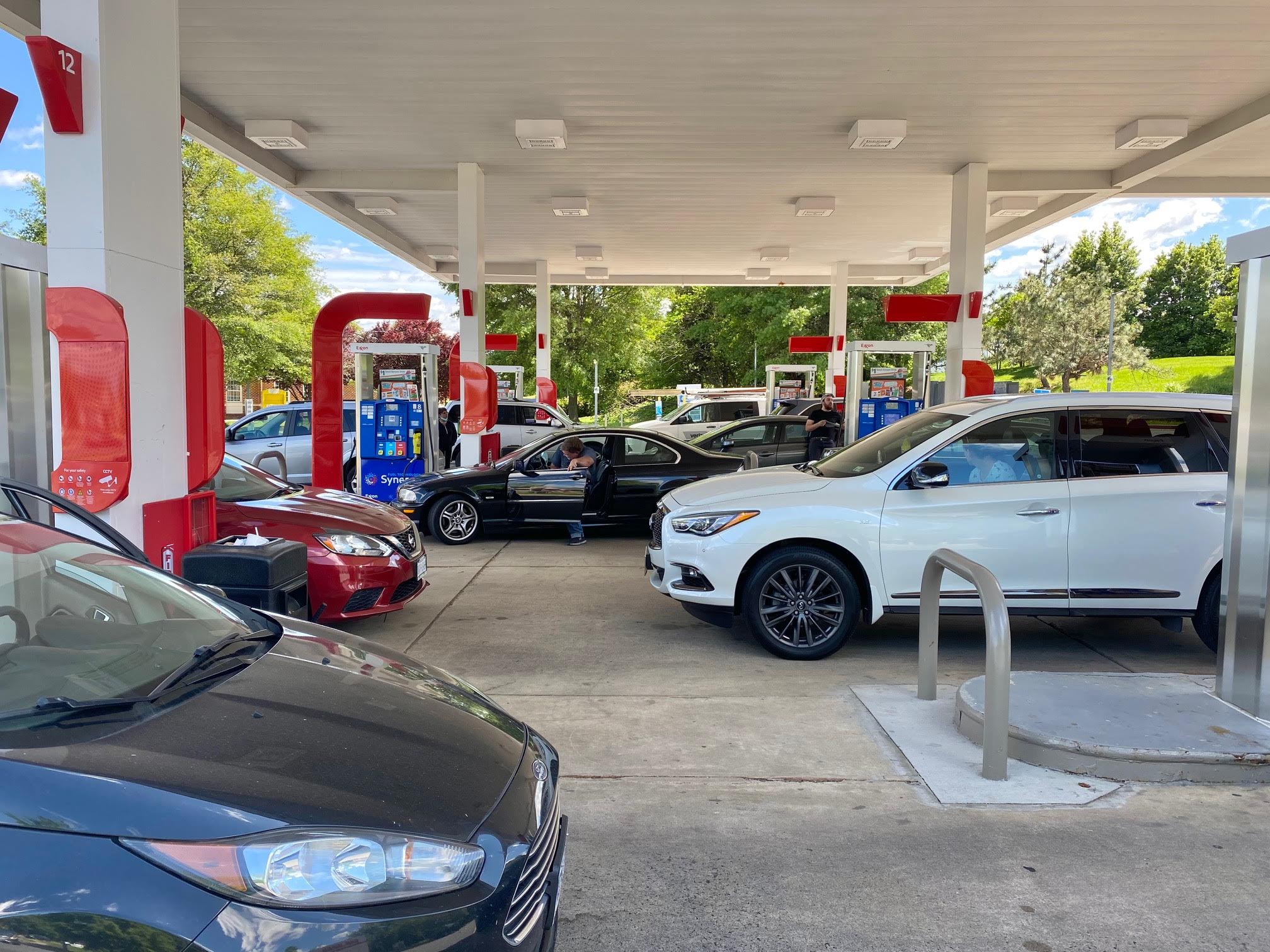 Drivers waiting in long lines at Loudoun gas stations The Burn