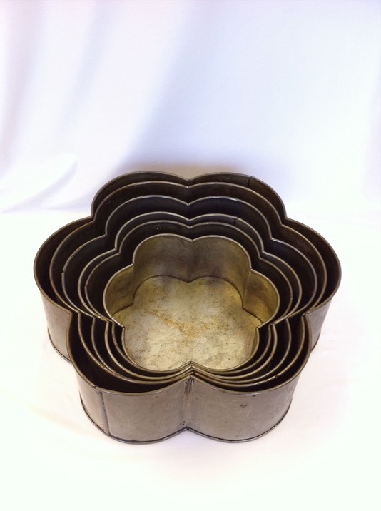 Petal Shaped Tins THE CAKE MAKER SHOP