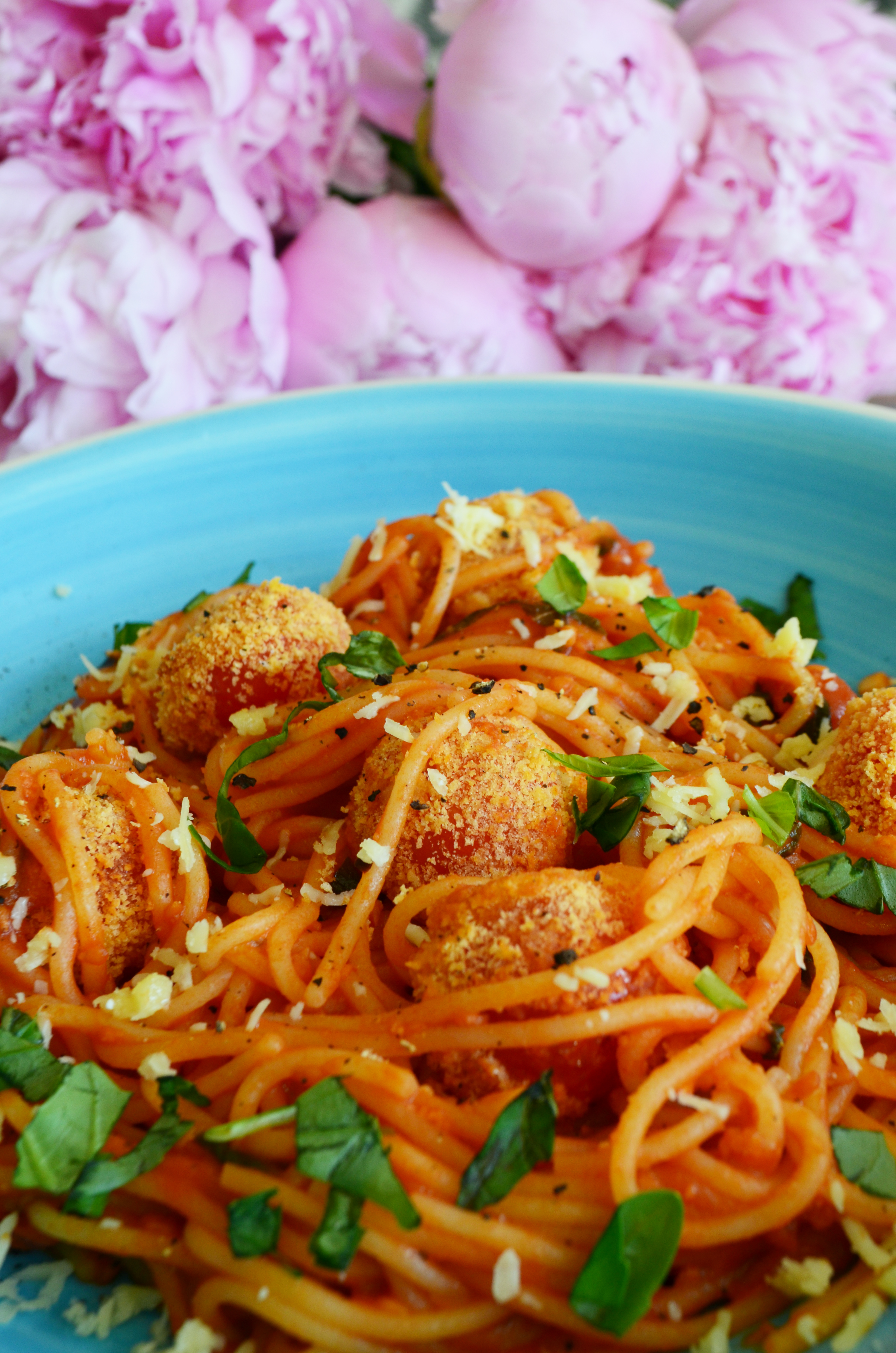Spaghetti with Fried Tomato and Mozzarella Balls