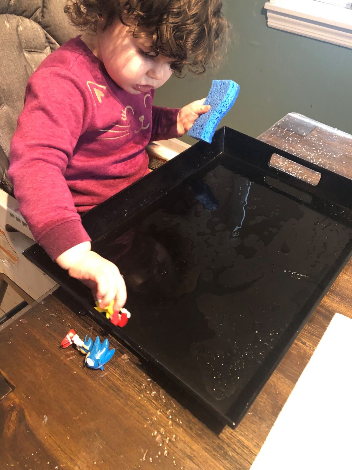 sensory play tray play with water and sponge
