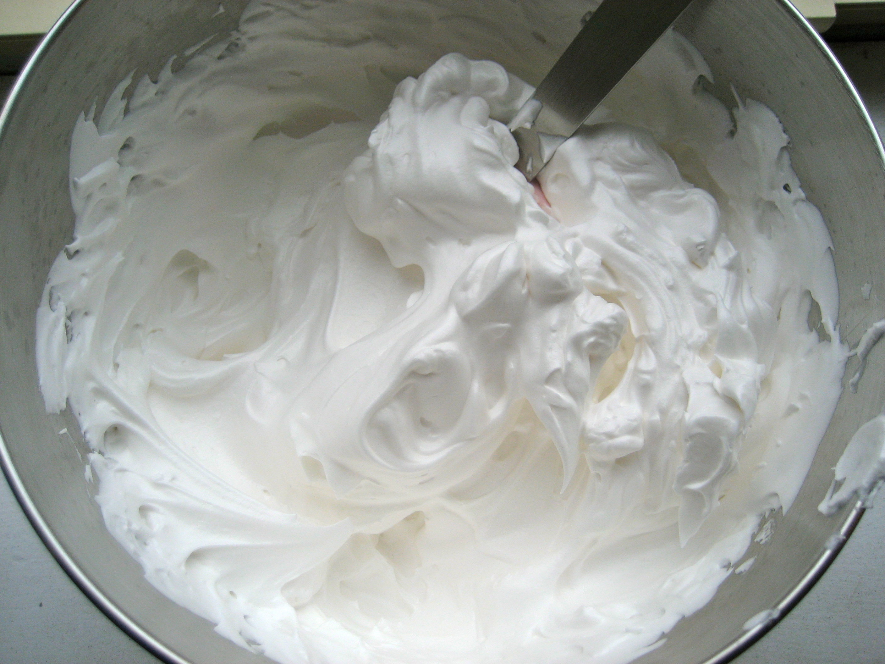 No Butter Fluffy Spring Vanilla Cupcakes the chic brûlée