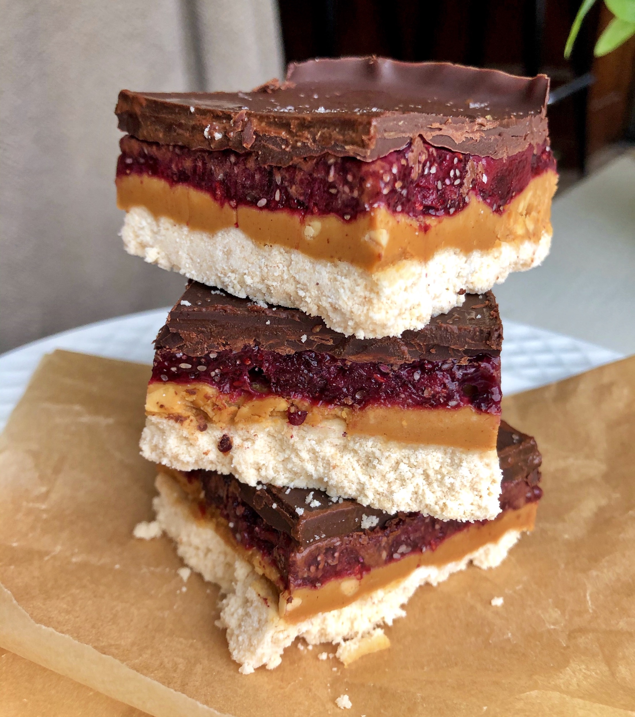 Healthy Peanut Butter and Jelly Bars Thechowdown