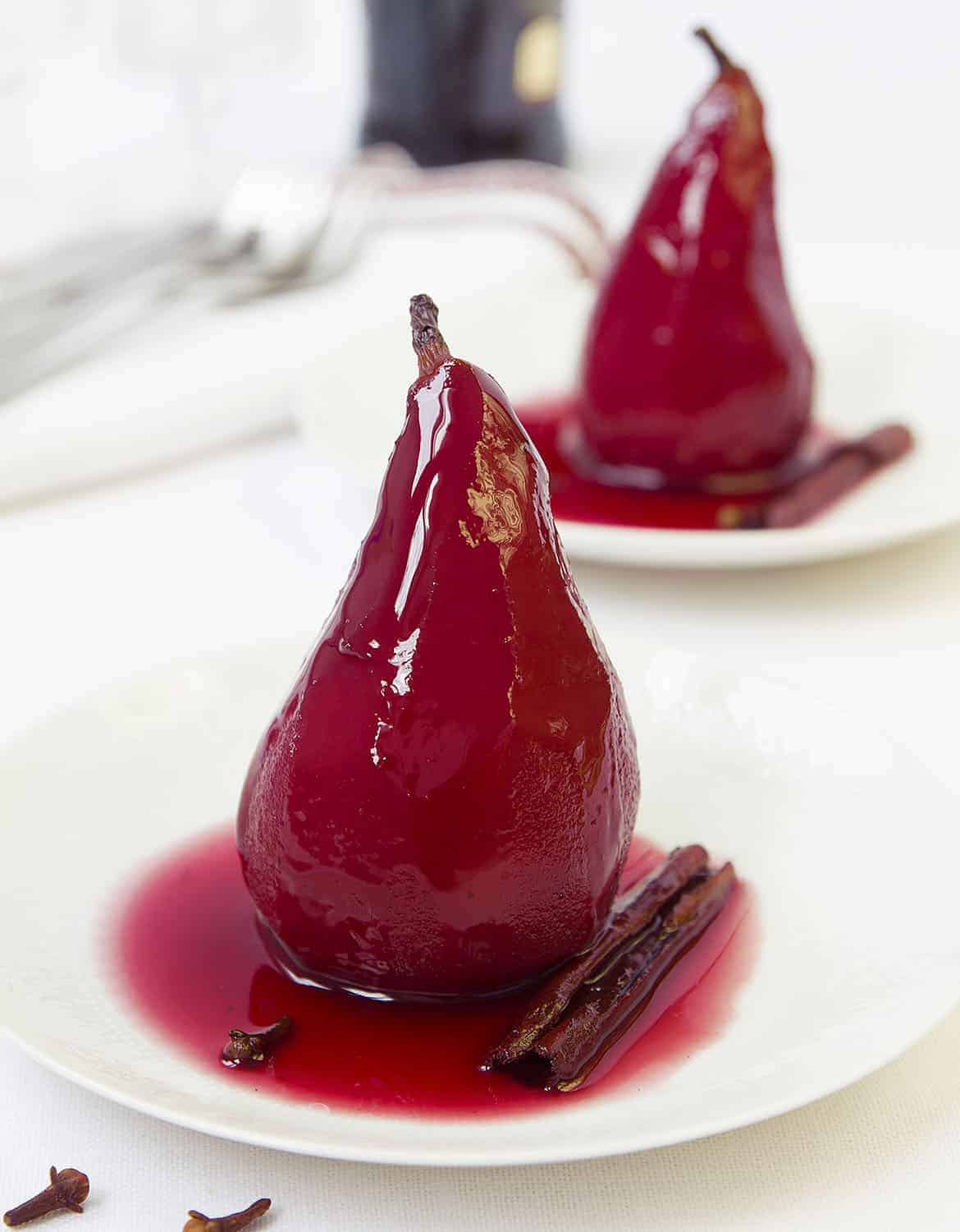 Poached pears in wine The clever meal