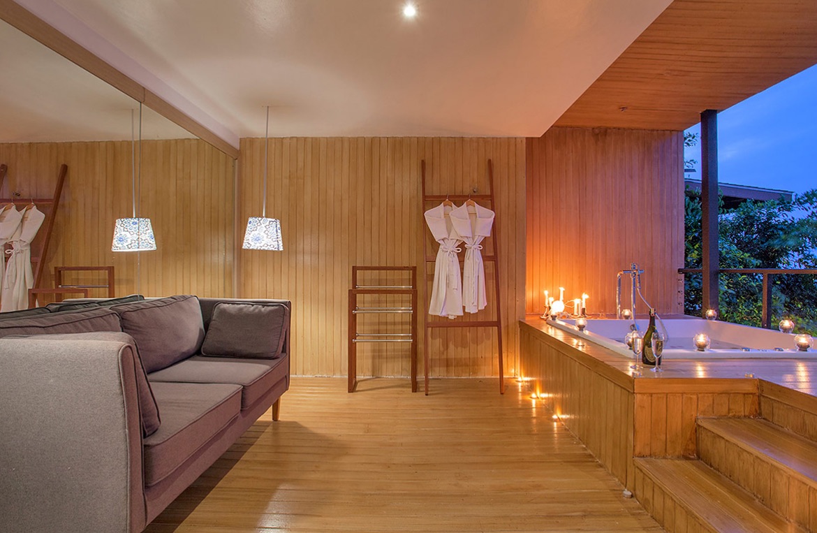 Jacuzzi Suite Ocean View Detail The Cliff Lipe Resort