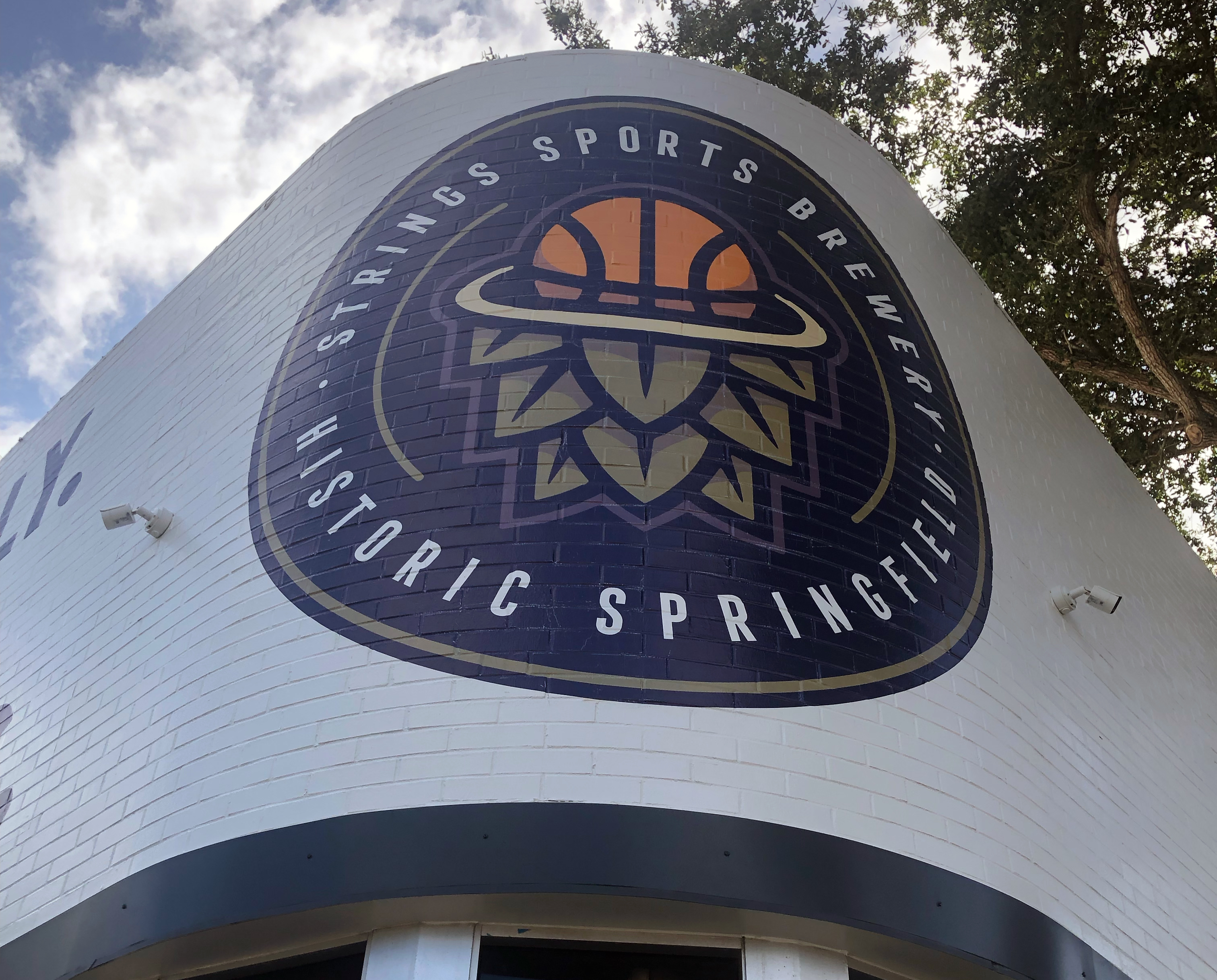 Sports Bar Meets Craft Brewing at Strings Sports Brewery The Coastal