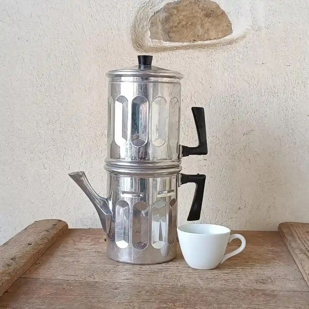 Neapolitan Coffee Makers Unravel the Secret to Authentic Italian