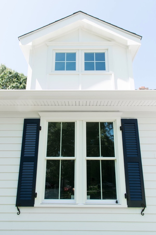 Best White Farmhouse Exterior Paint Colors and how to use them