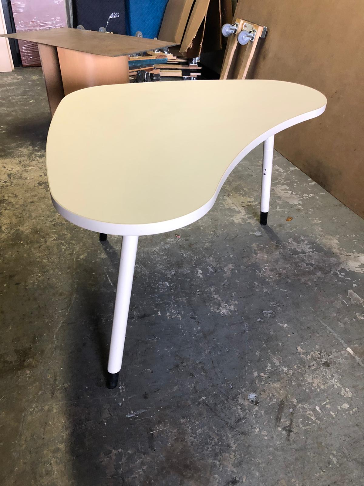 Kidney Shaped Table Compenny Liquidators