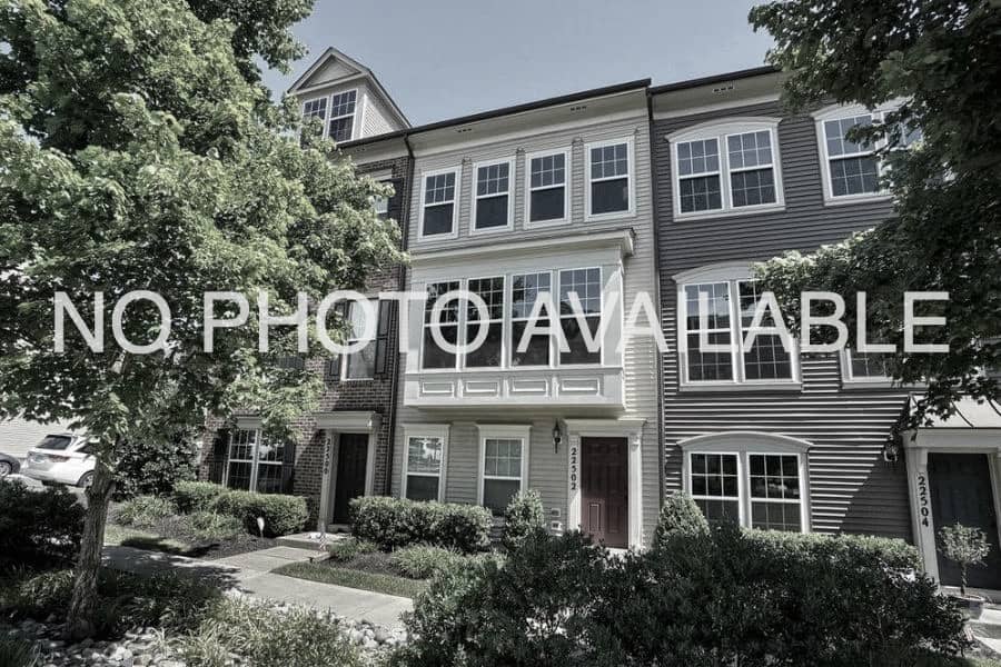 Clarksburg Square TheCondoHub Washington DC Metro area 1 condo site