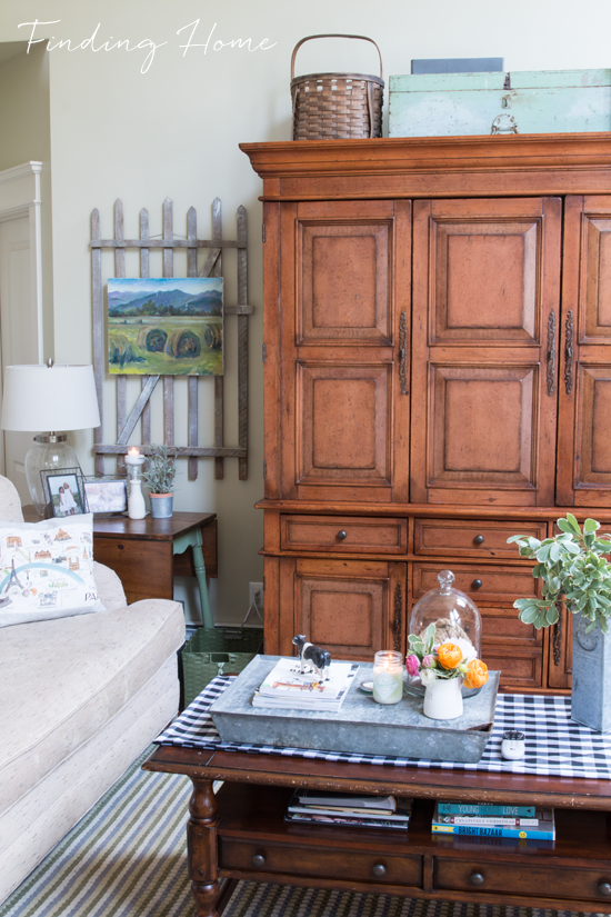 Farmhouse-Family-Room