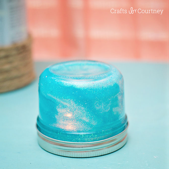 This adorable mason jar night lights are made with Mod Podge and glitter.