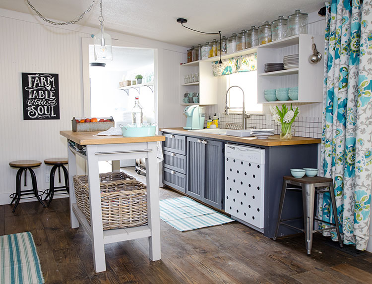 Farmhouse of the Month: Shabby Creek Cottage | The Cottage Market