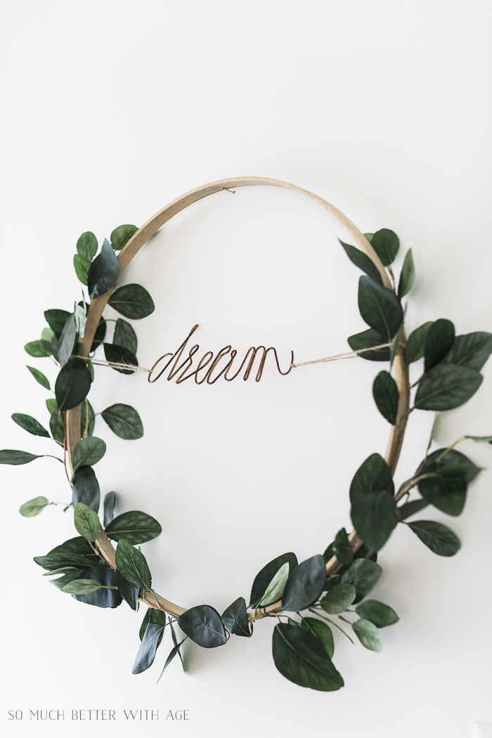 This simple DIY wreath is a perfect summer touch with one simple strand of ivy