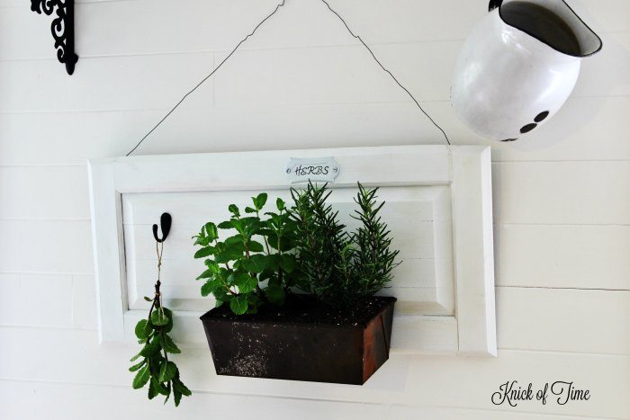 Pottery Barn Worthy Farmhouse Thrift Store Makeovers that will totally amaze and inspire you. A plethora of ideas, tips and techniques to achieve that incredible PB look!